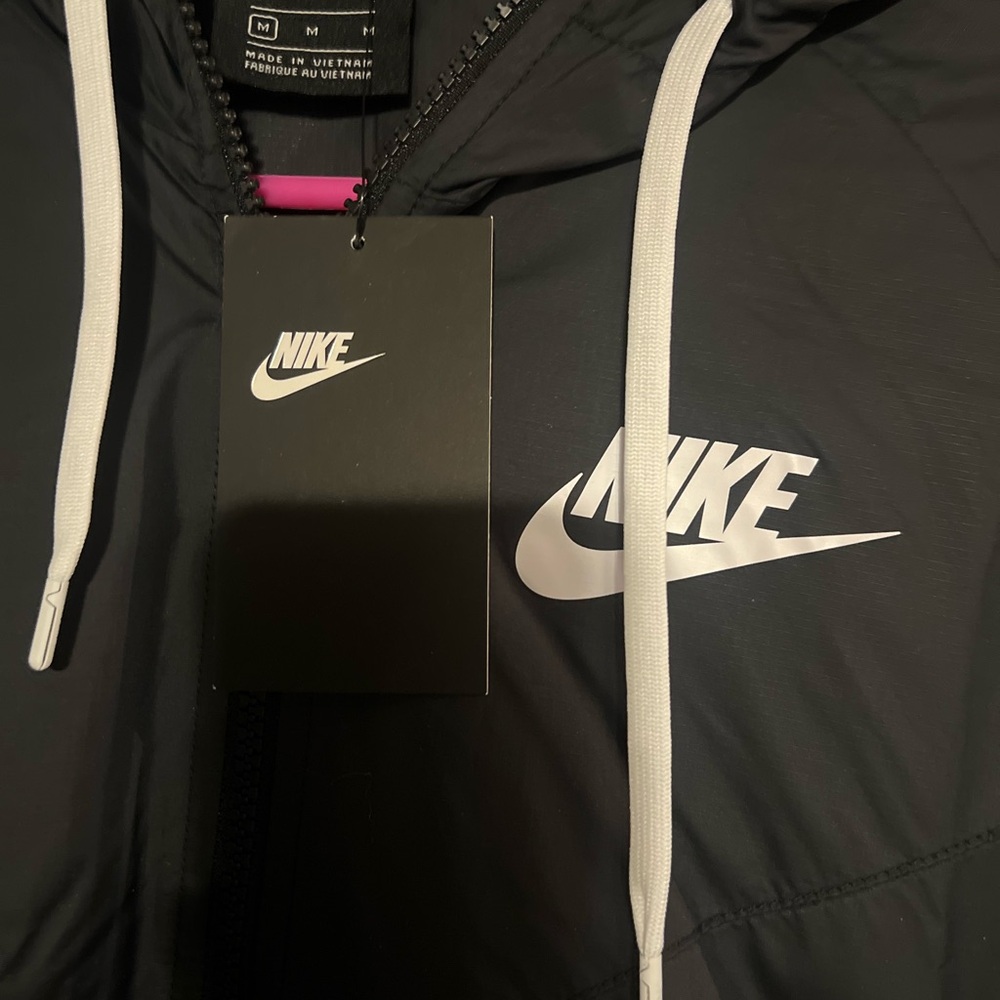 NIKE WOMEN”S JOGGER WIND SUIT